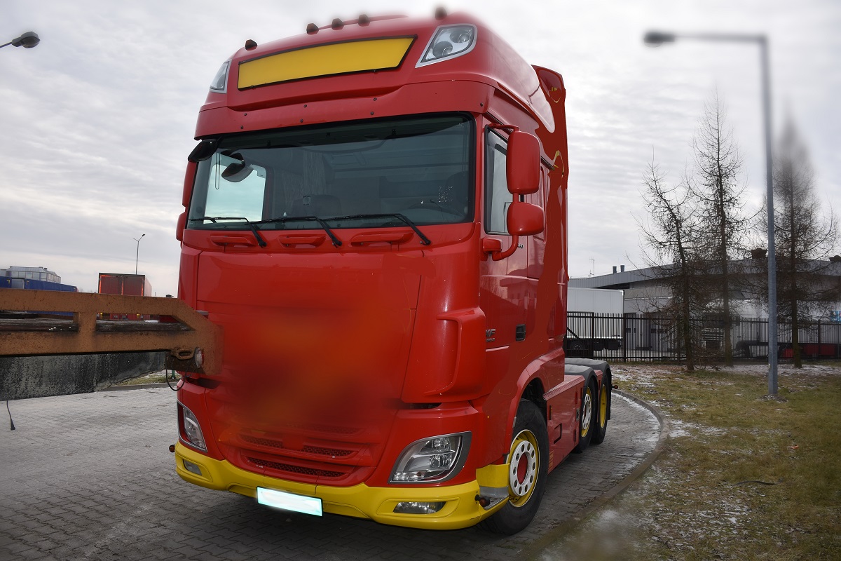 DAF z przerobionymi numerami zatrzymany na granicy (zdjęcia)