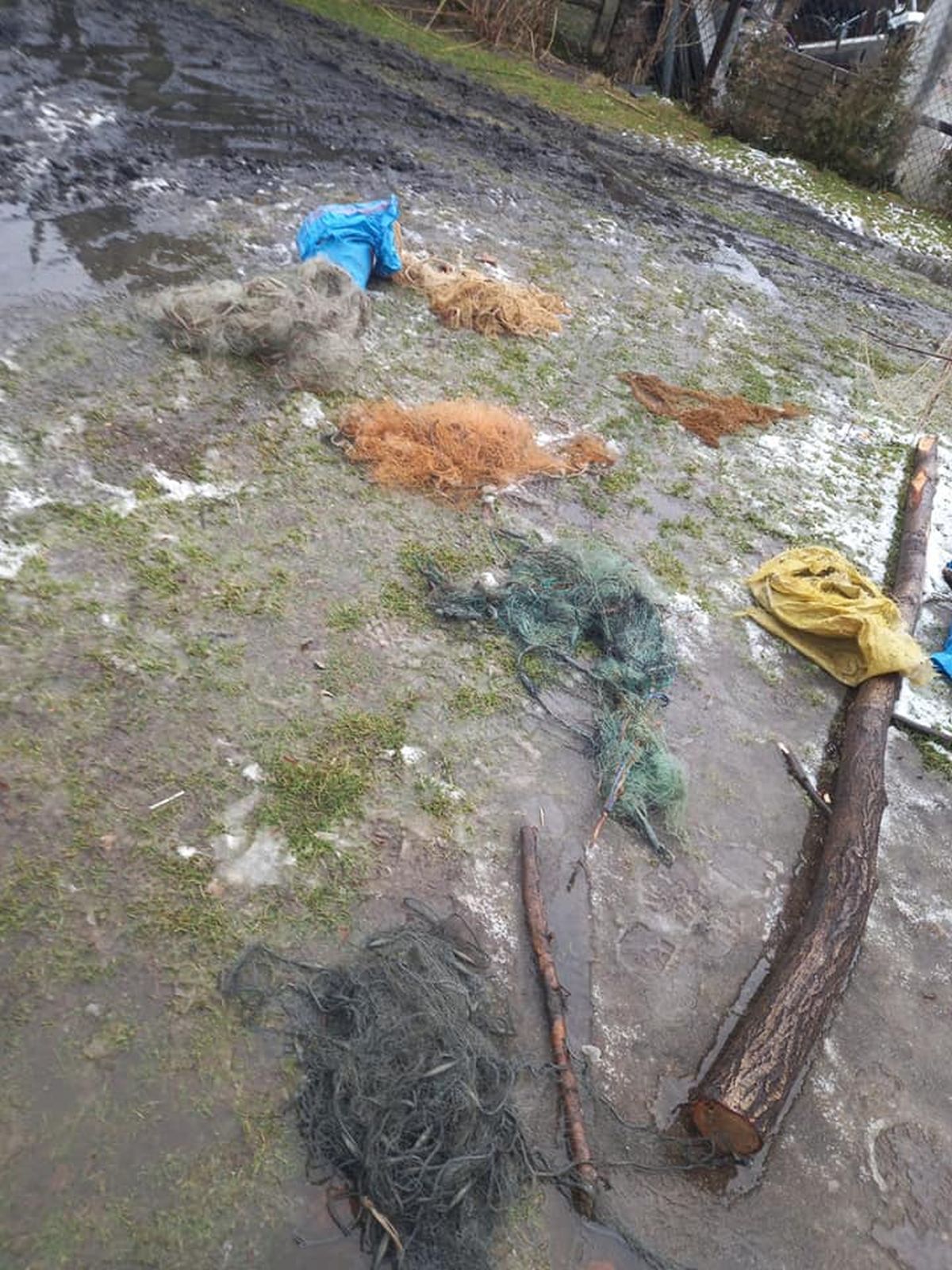 Łowili sieciami ryby na Wiśle. Rybacy okazali się kłusownikami (zdjęcia)