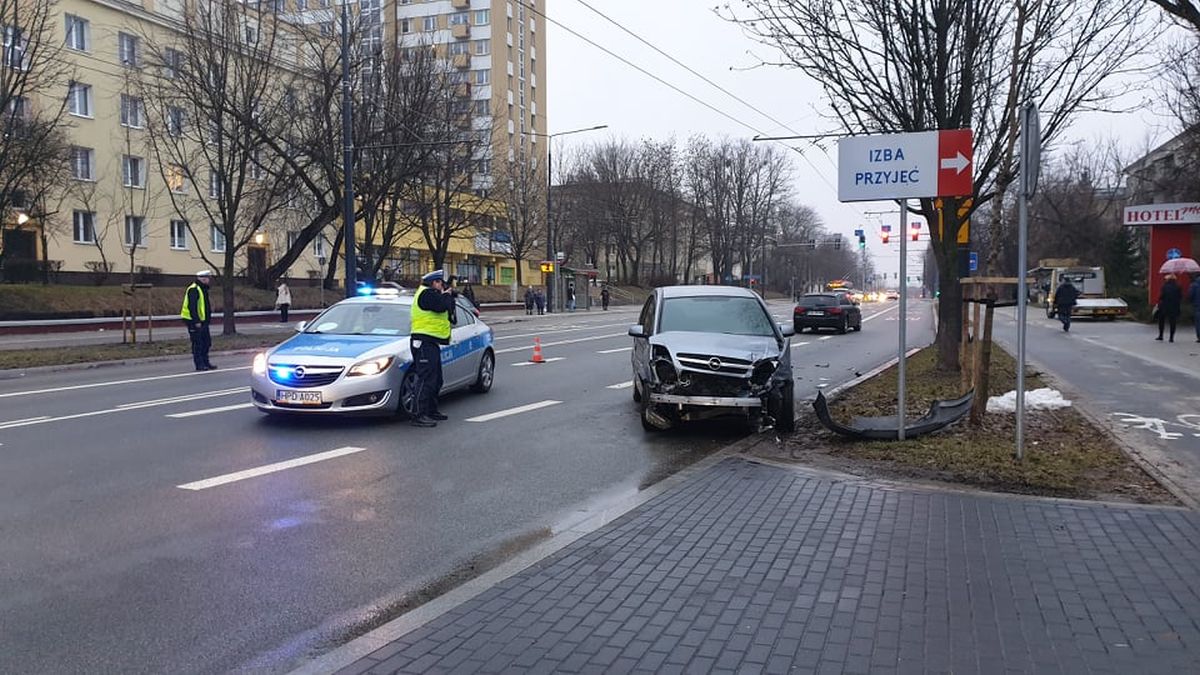 Wyjeżdżała ze szpitala, po chwili z powrotem do niego trafiła. Zderzyła się z audi (zdjęcia)