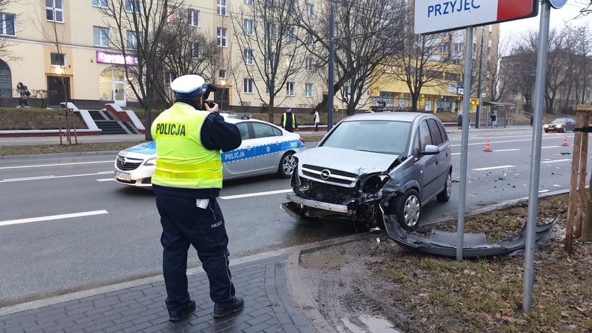 Wyjeżdżała ze szpitala, po chwili z powrotem do niego trafiła. Zderzyła się z audi (zdjęcia)