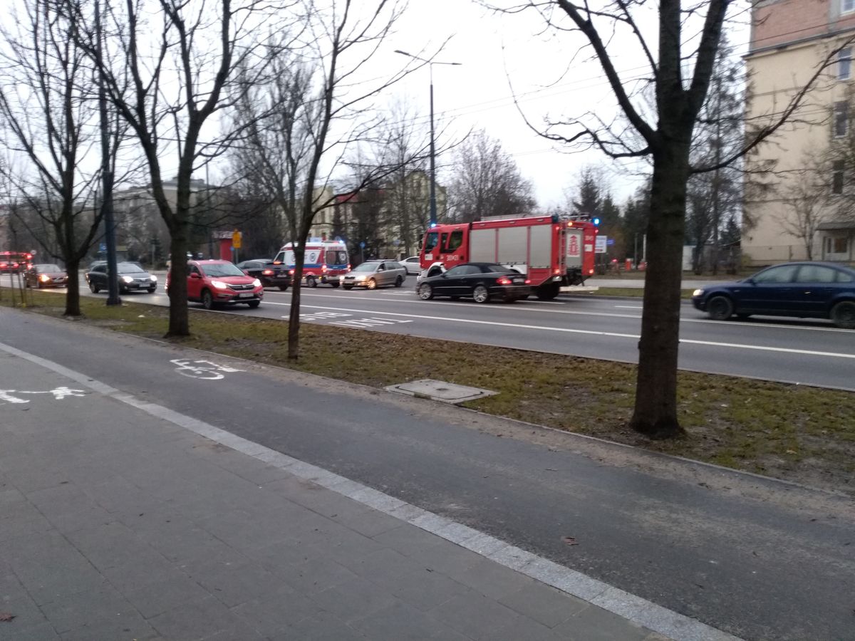 Wyjeżdżała ze szpitala, po chwili z powrotem do niego trafiła. Zderzyła się z audi (zdjęcia)