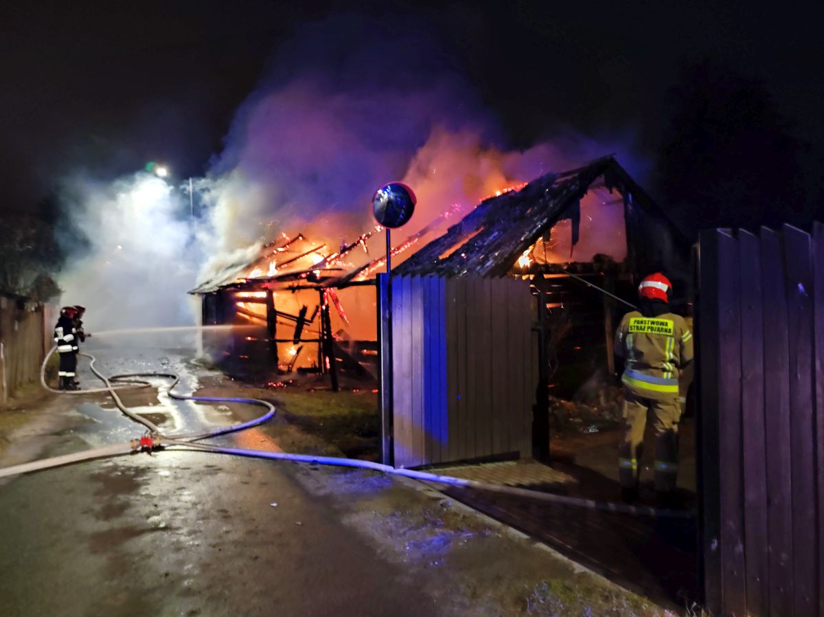 Nocny pożar w Lublinie. Stodoła z sianem spłonęła doszczętnie (zdjęcia)