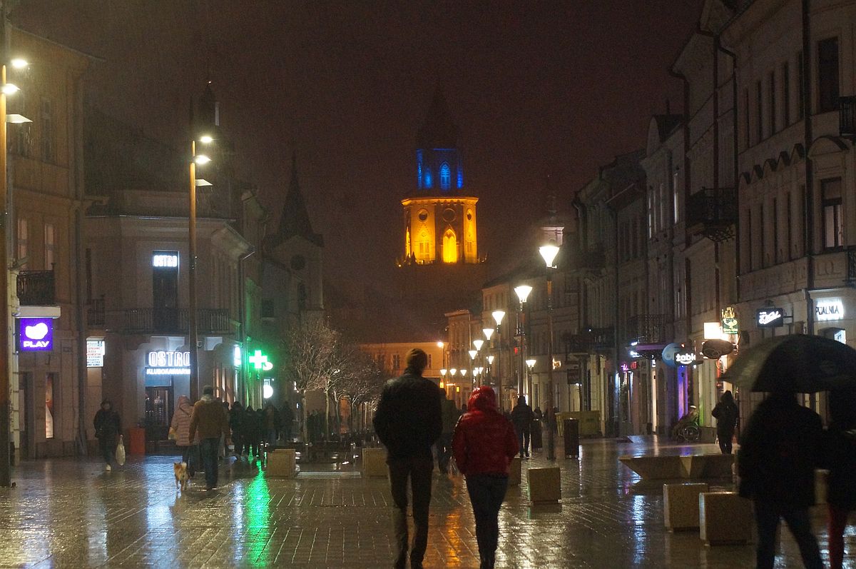 Lublin w niebiesko-żółtych barwach. Miasto solidaryzuje się z obywatelami Ukrainy (zdjęcia)