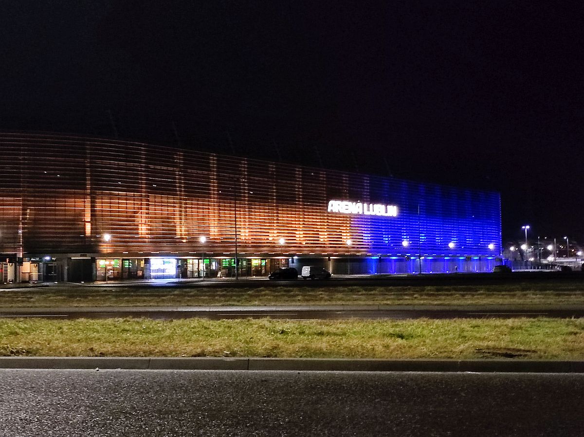 Lublin w niebiesko-żółtych barwach. Miasto solidaryzuje się z obywatelami Ukrainy (zdjęcia)