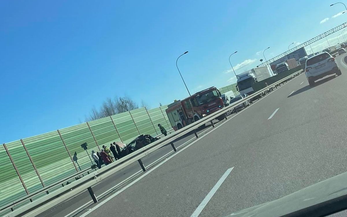 Zderzenie pięciu aut na trasie Lublin – Warszawa. Kierowcy utknęli w korku (zdjęcia)