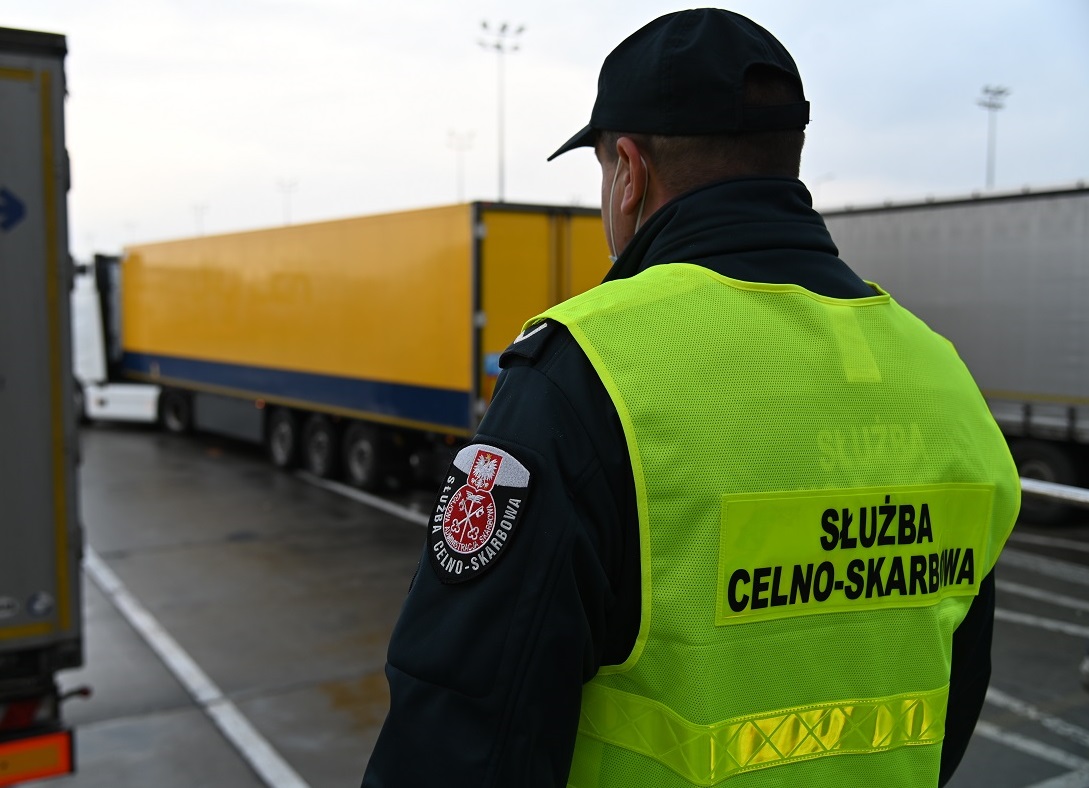 Nielegalne papierosy miał ukryte nawet w kierownicy (zdjęcia)