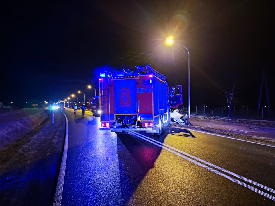 Jechał po pijanemu, zakończył jazdę w przydrożnym rowie. Wypadek na trasie Lublin – Bełżyce (zdjęcia)