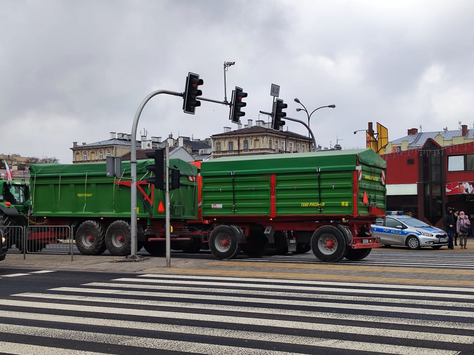 Rolnicy i przedsiębiorcy blokują Lublin. Trwa protest (wideo, zdjęcia) RELACJA NA ŻYWO