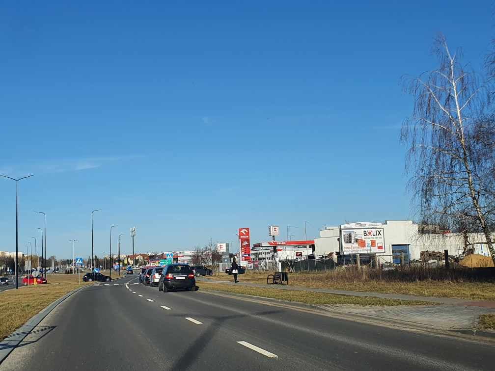 Kolejki do stacji paliw w regionie. Są utrudnienia w ruchu na krajowej 74