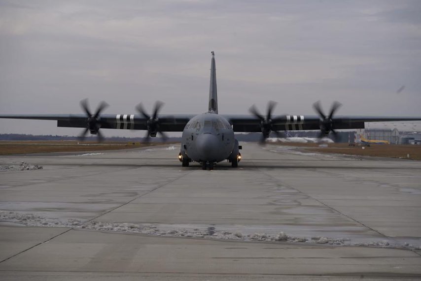 W Polsce lądują amerykańskie samoloty z żołnierzami i sprzętem wojskowym (wideo, zdjęcia)