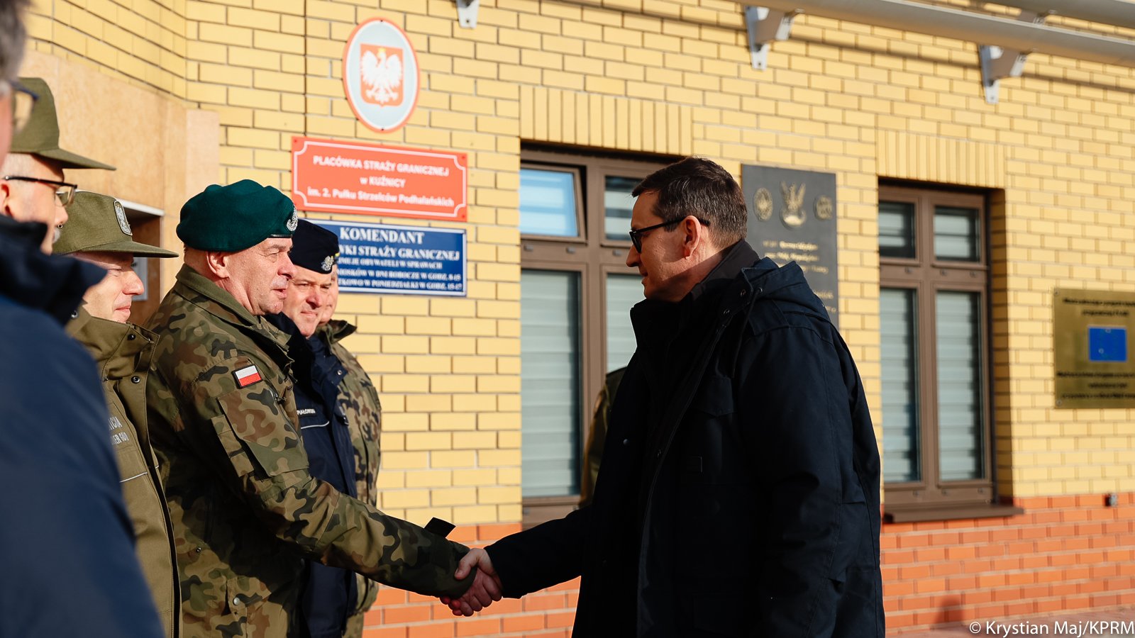 Premier wizytuje budowę zapory na granicy. „Stawiamy skuteczną zaporę, która będzie chronić wraz z całym systemem” (zdjęcia)