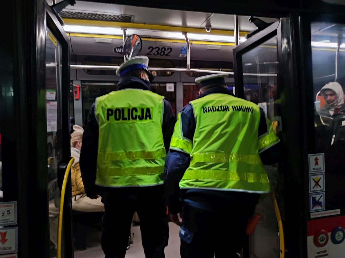 „Nieukraińscy” uchodźcy mają gwałcić i napadać, mieszkańcy organizują obywatelskie patrole. Policja zapewnia, że to kłamstwa mające wzbudzić niepokój społeczny