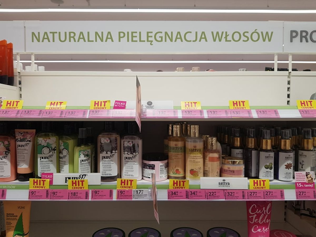 Powiedzieli stop dla produktów pochodzenia rosyjskiego. Na sklepowych półkach pozostały po nich tylko etykiety (zdjęcia)