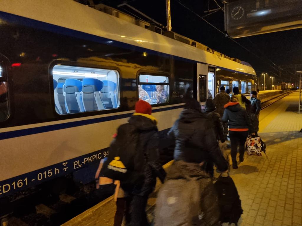 Zrealizowali już ponad 200 połączeń kolejowych dla uchodźców. Kursują nawet pociągi piętrowe (zdjęcia)