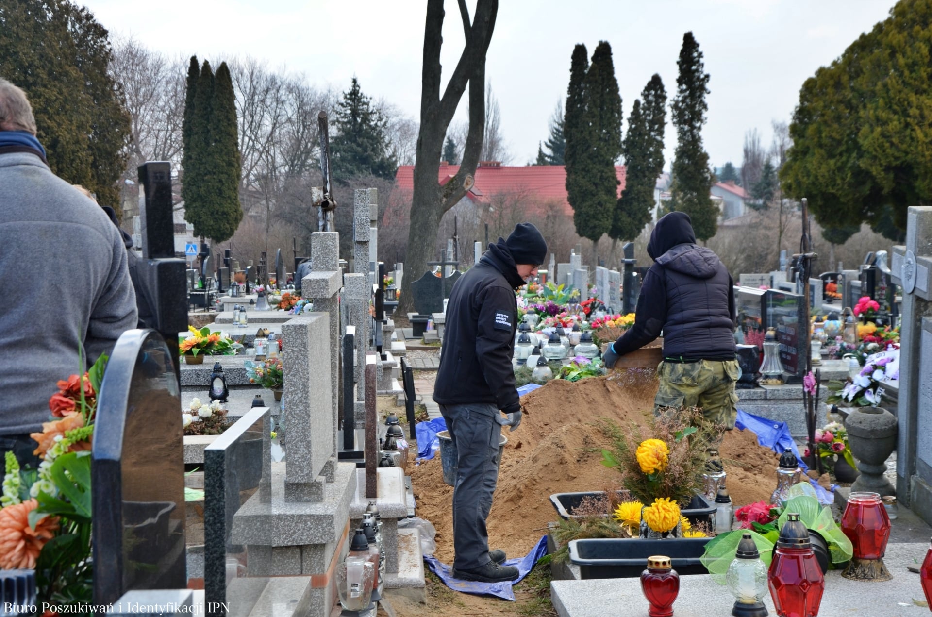 Cmentarz przy ul. Unickiej wciąż kryje w sobie tajemnice. Znaleziono kolejne ofiary więzienia na Zamku