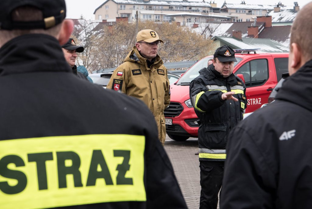 Mają ponad 30 lat, jednak jest to ich atutem. Strażacy z Lubelszczyzny przekazali 14 pojazdów dla kolegów z Ukrainy (zdjęcia)