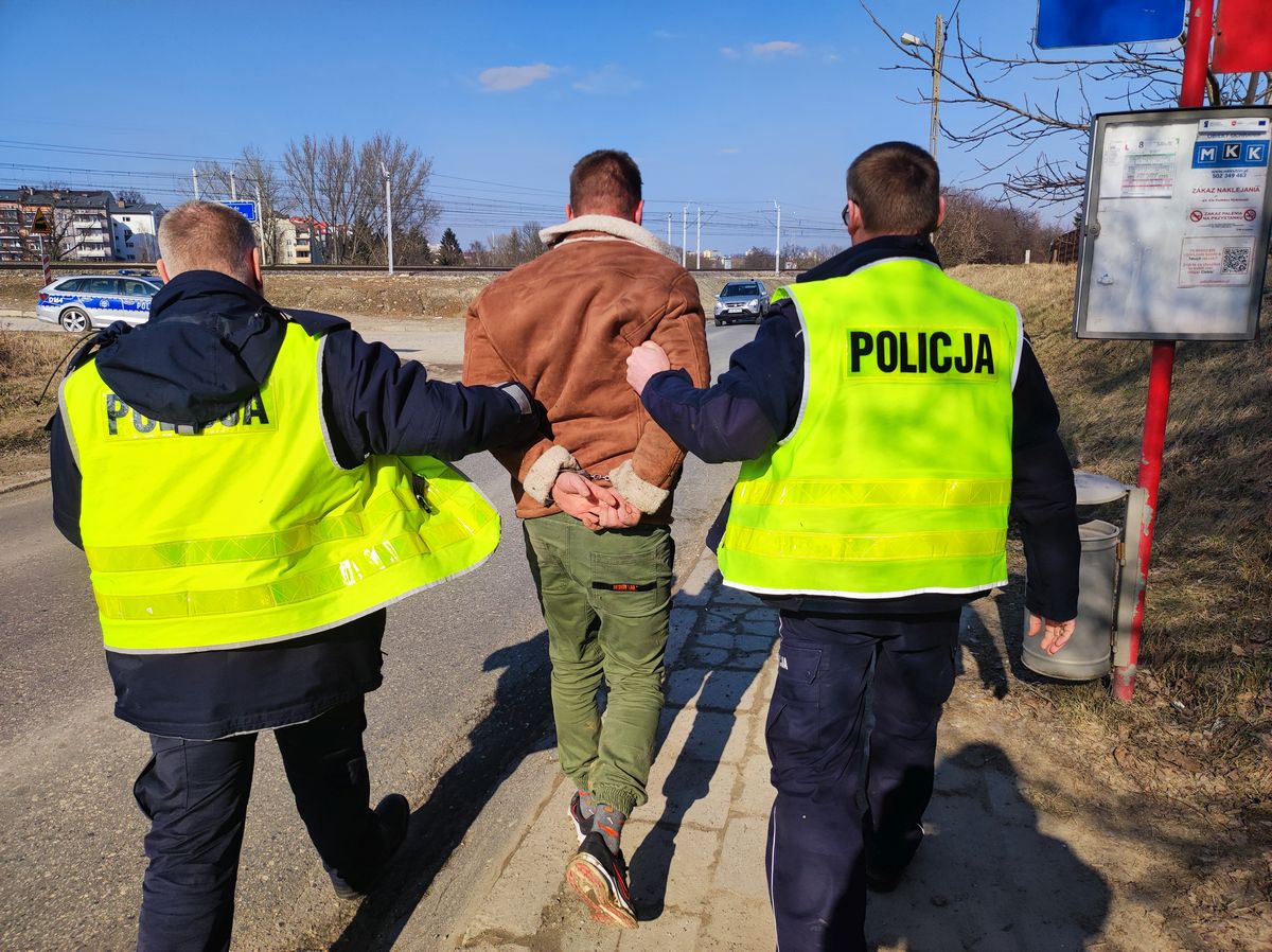 Pościg ulicami Lublina za kierowcą hondy. Mężczyzna uciekał, gdyż chciał uniknąć mandatu za prędkość (zdjęcia)