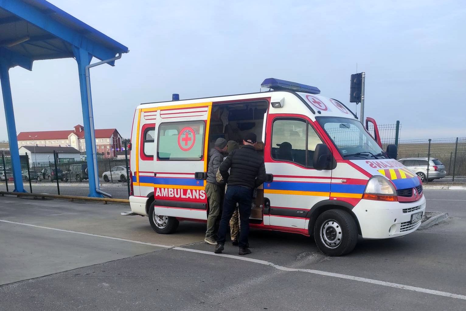 Już pomaga rannym na Ukrainie. Ambulans został przygotowany przez mieszkańców Lublina (zdjęcia)