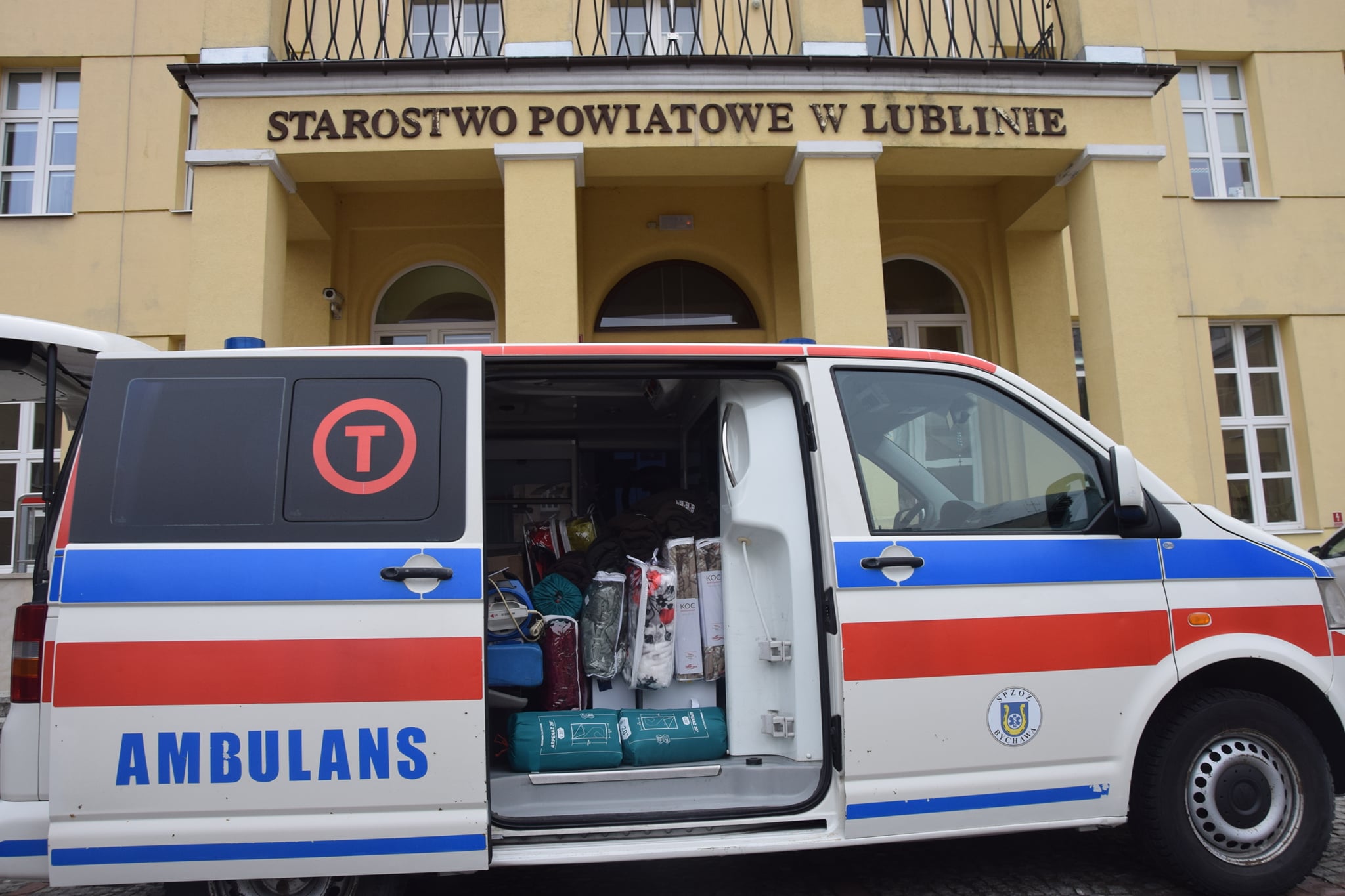 Kolejny ambulans z naszego regionu pojedzie na Ukrainę. Pojazd przekazał Powiat Lubelski (zdjęcia)