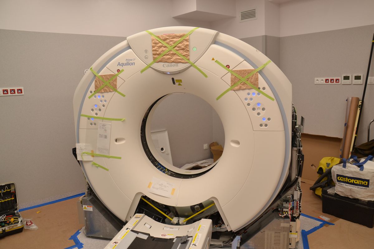 Nowy tomograf został już dostarczony. Pacjenci będą mogli skorzystać z urządzenia już w maju (zdjęcia)