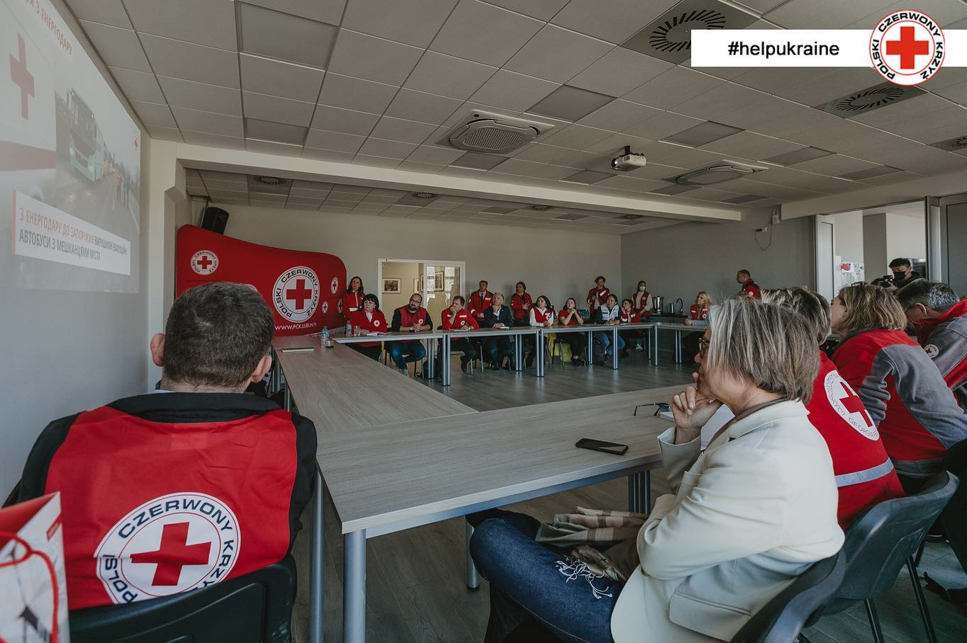 Przedstawiciele Czerwonego Krzyża z Japonii, Korei, Austrii i wielu innych krajów odwiedzili Lublin. Sprawdzali akcję pomocową dla Ukrainy (zdjęcia)