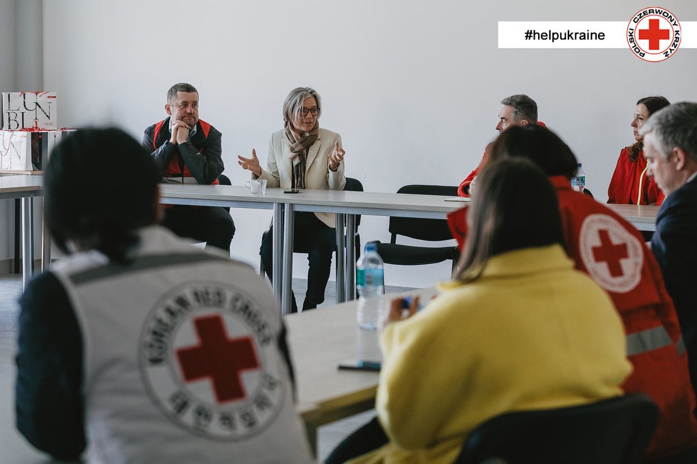 Przedstawiciele Czerwonego Krzyża z Japonii, Korei, Austrii i wielu innych krajów odwiedzili Lublin. Sprawdzali akcję pomocową dla Ukrainy (zdjęcia)