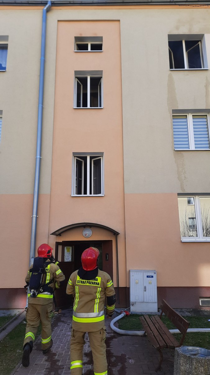 Tragiczny pożar w Świdniku. Życia kobiety nie udało się uratować (zdjęcia)