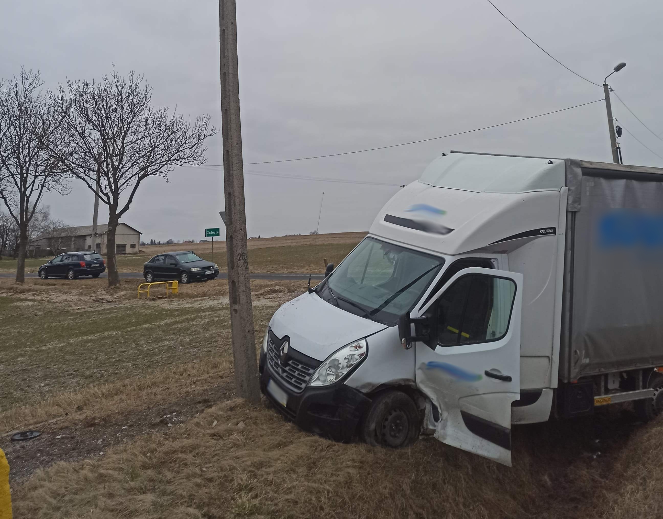 Zderzenie pojazdu osobowego z dostawczym na trasie Lublin – Kraśnik. Są utrudnienia z przejazdem (zdjęcia)