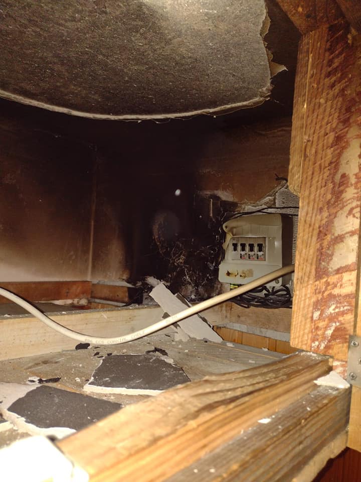 Zwarcie instalacji elektryczne przyczyną pożaru. Doszło do dużego zadymienia (zdjęcia)