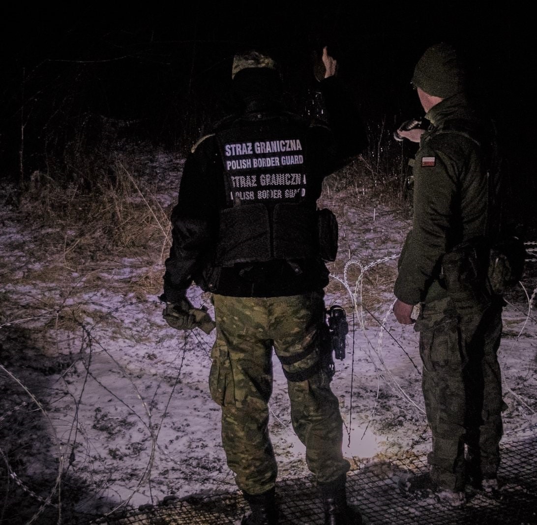 Niemal 90 prób nielegalnego przekroczenia granicy polsko-białoruskiej minionej doby. „To najwięcej od początku bieżącego roku” (zdjęcia)