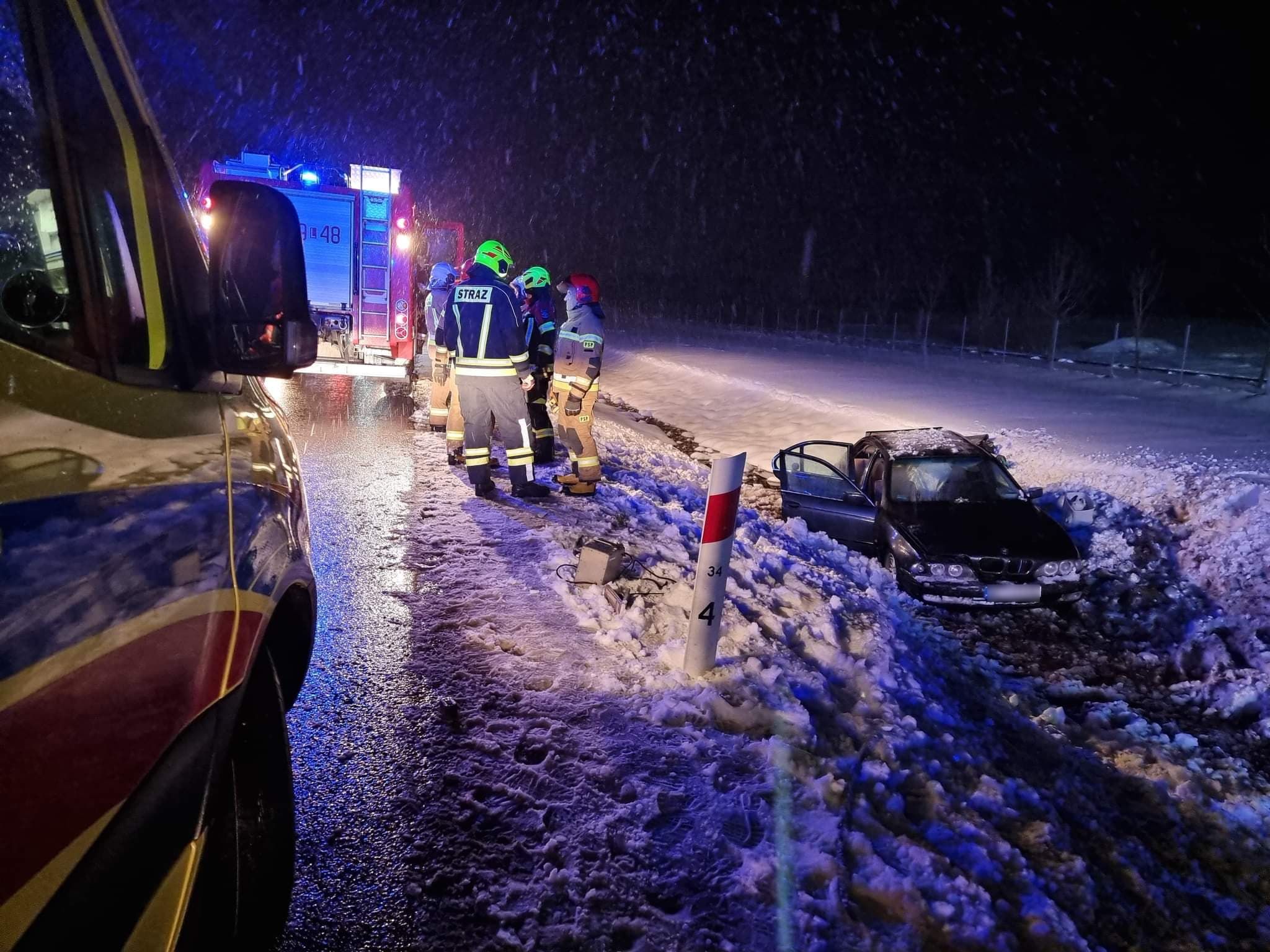 Kolejny wypadek na trasie Lublin – Warszawa. Na miejscu pracują służby ratunkowe (zdjęcia)