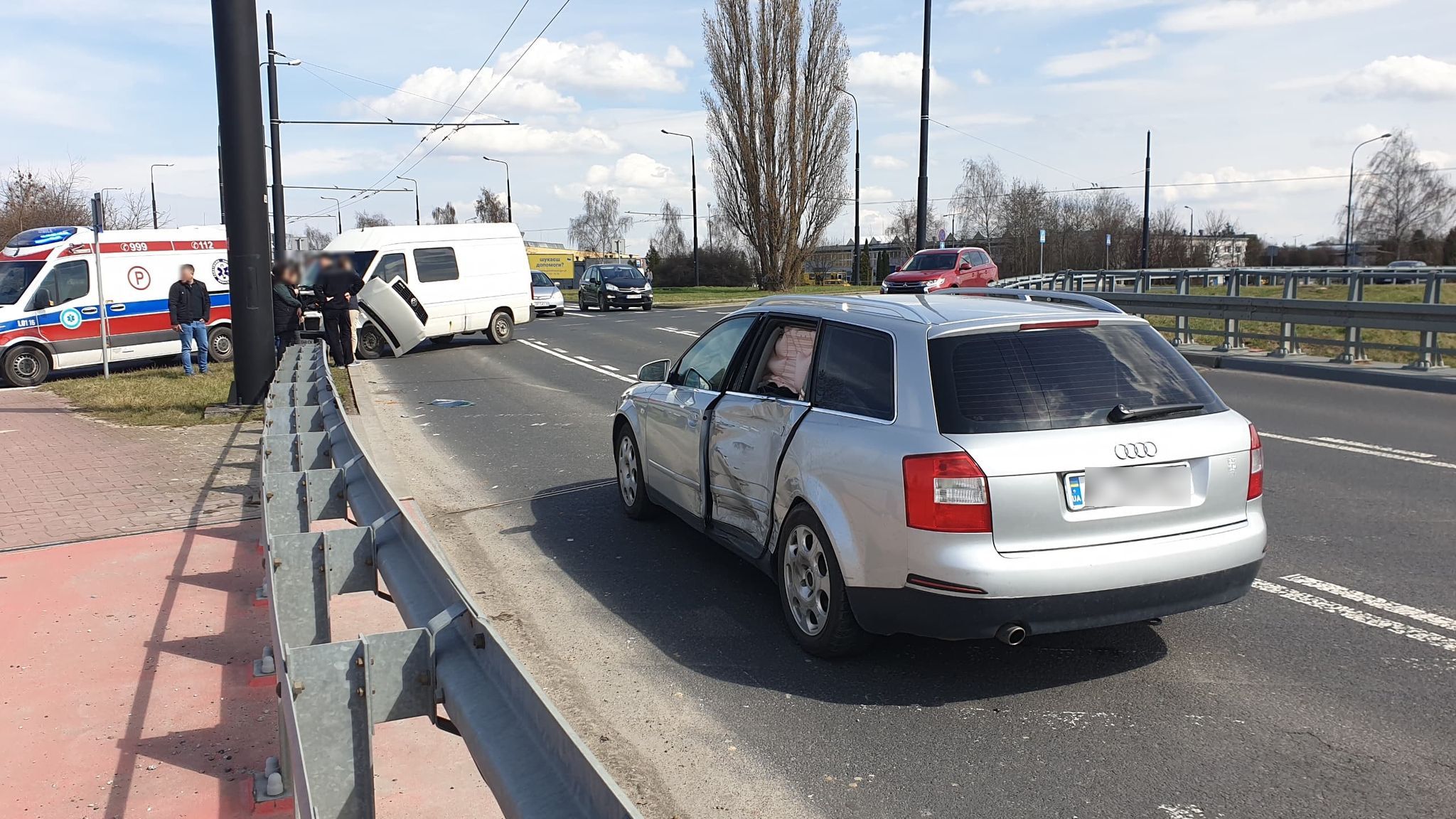 Dwa auta z Ukrainy zderzyły się na rondzie w Lublinie. Wszystko przez nawigację (zdjęcia)