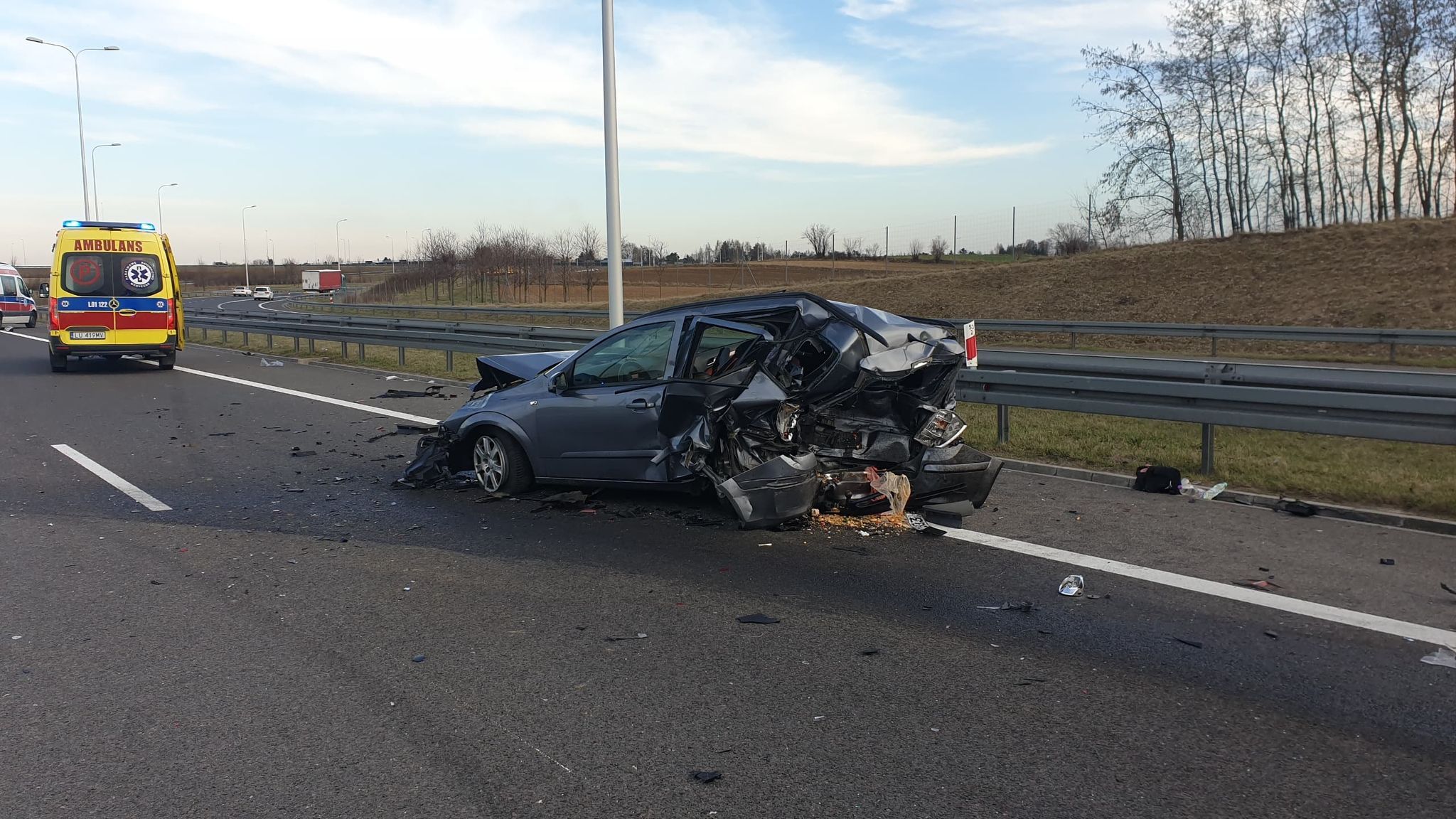 Groźny wypadek na ekspresówce koło Lublina. Jedna osoba była reanimowana (zdjęcia)