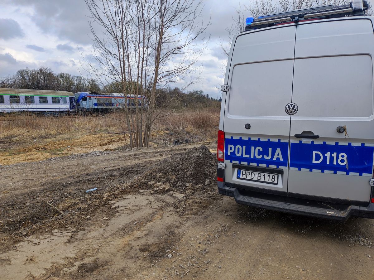 Tragedia na torach w Lublinie. Mężczyzna nie miał żadnych szans w starciu z pociągiem (zdjęcia)