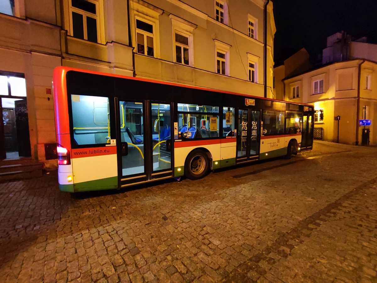 Ryzyko wybuchu w kamienicy. W przedświąteczną noc mieszkańcy zostali ewakuowani (zdjęcia)