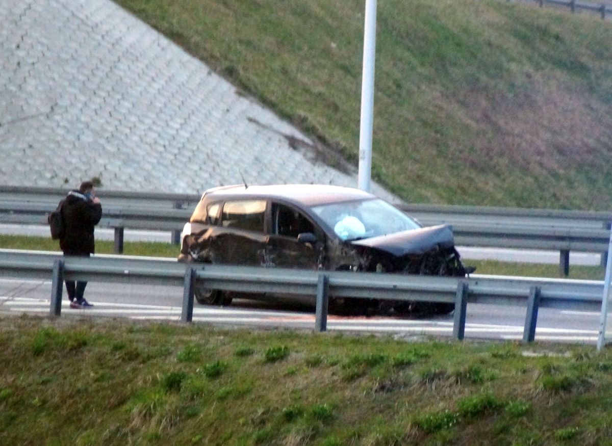 Obwodnica Lublina: Na rozjeździe toyota uderzyła w poduszkę energochłonną (zdjęcia)