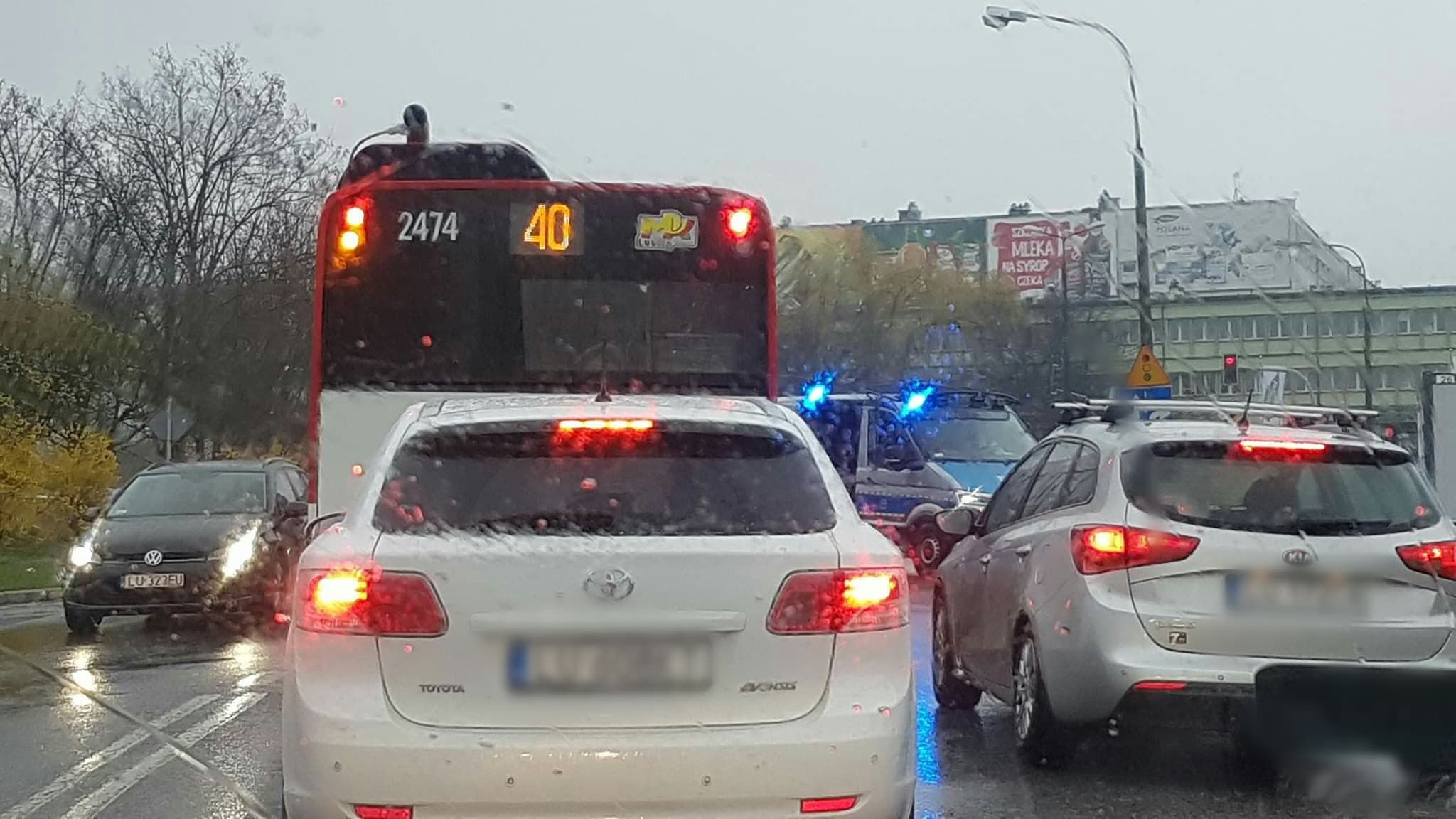 Kradł na Orlenie, policjanci wyciągnęli go z autobusu. Niezwykła czujność świadka (zdjęcia)