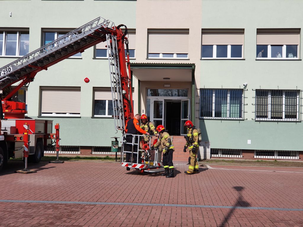 Strażacy ćwiczyli na terenie ośrodka dla cudzoziemców (zdjęcia)