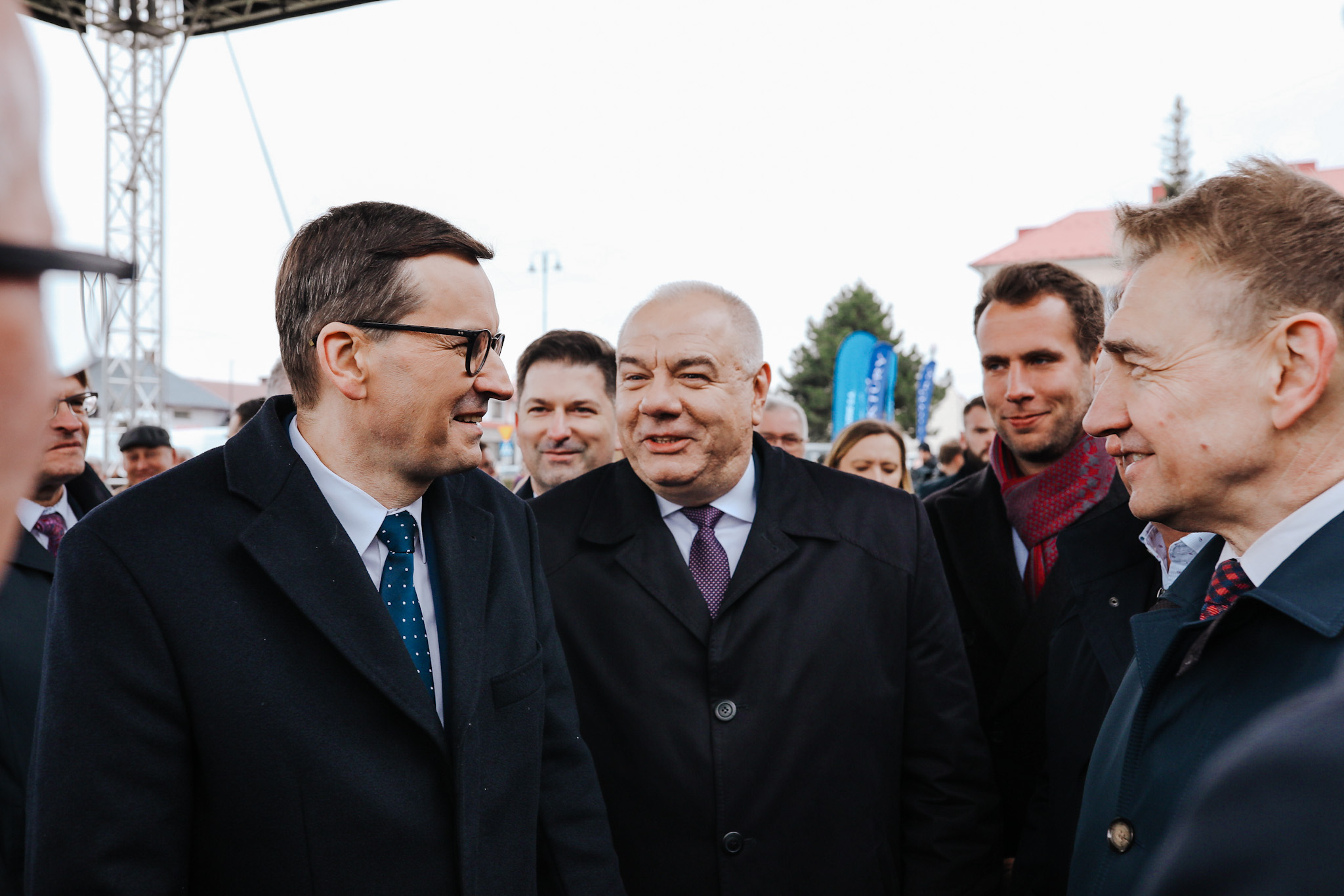 Premier Mateusz Morawiecki w Janowie Lubelskim. „Mamy uzdrowione finanse publiczne. Przeznaczamy te środki na to, co jest najbardziej potrzebne” (wideo, zdjęcia)