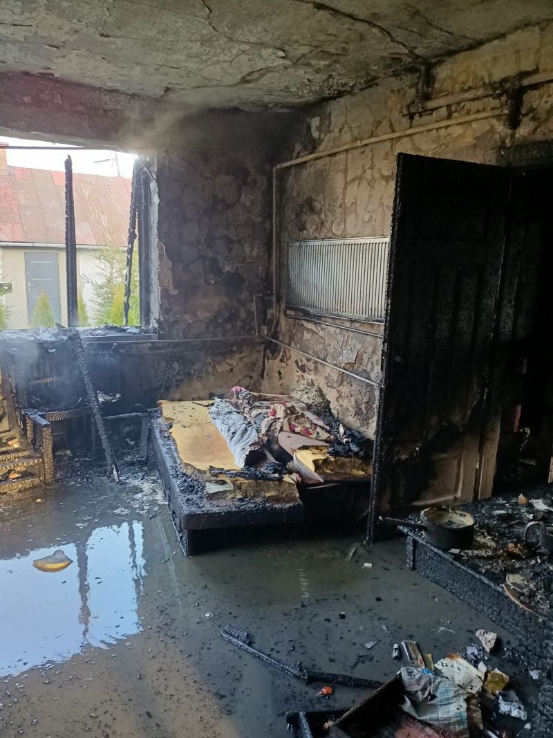 Tragiczny w skutkach pożar domu. Nie żyje jedna osoba (zdjęcia)
