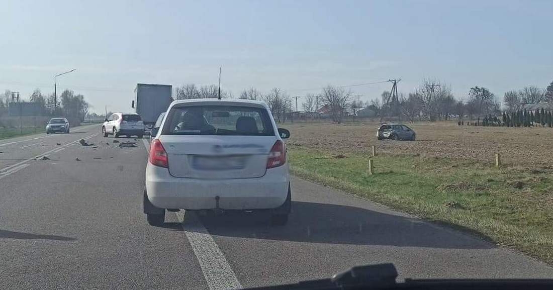 Zderzenie pojazdów na obwodnicy Krasnegostawu. Utrudnienia w ruchu w kierunku Zamościa (zdjęcia)