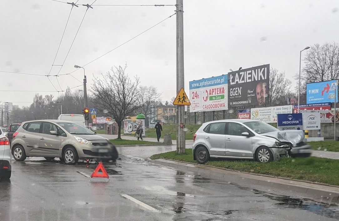 Zderzenie dwóch pojazdów na ul. Zana. Występują utrudnienia w ruchu (zdjęcia)