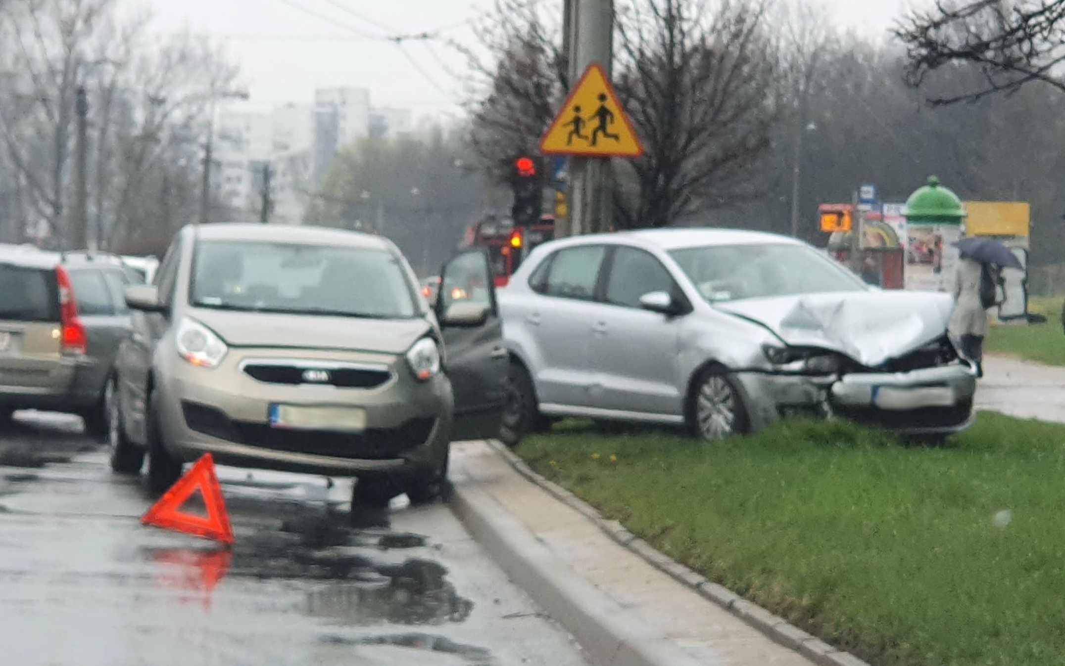 Zderzenie dwóch pojazdów na ul. Zana. Występują utrudnienia w ruchu (zdjęcia)