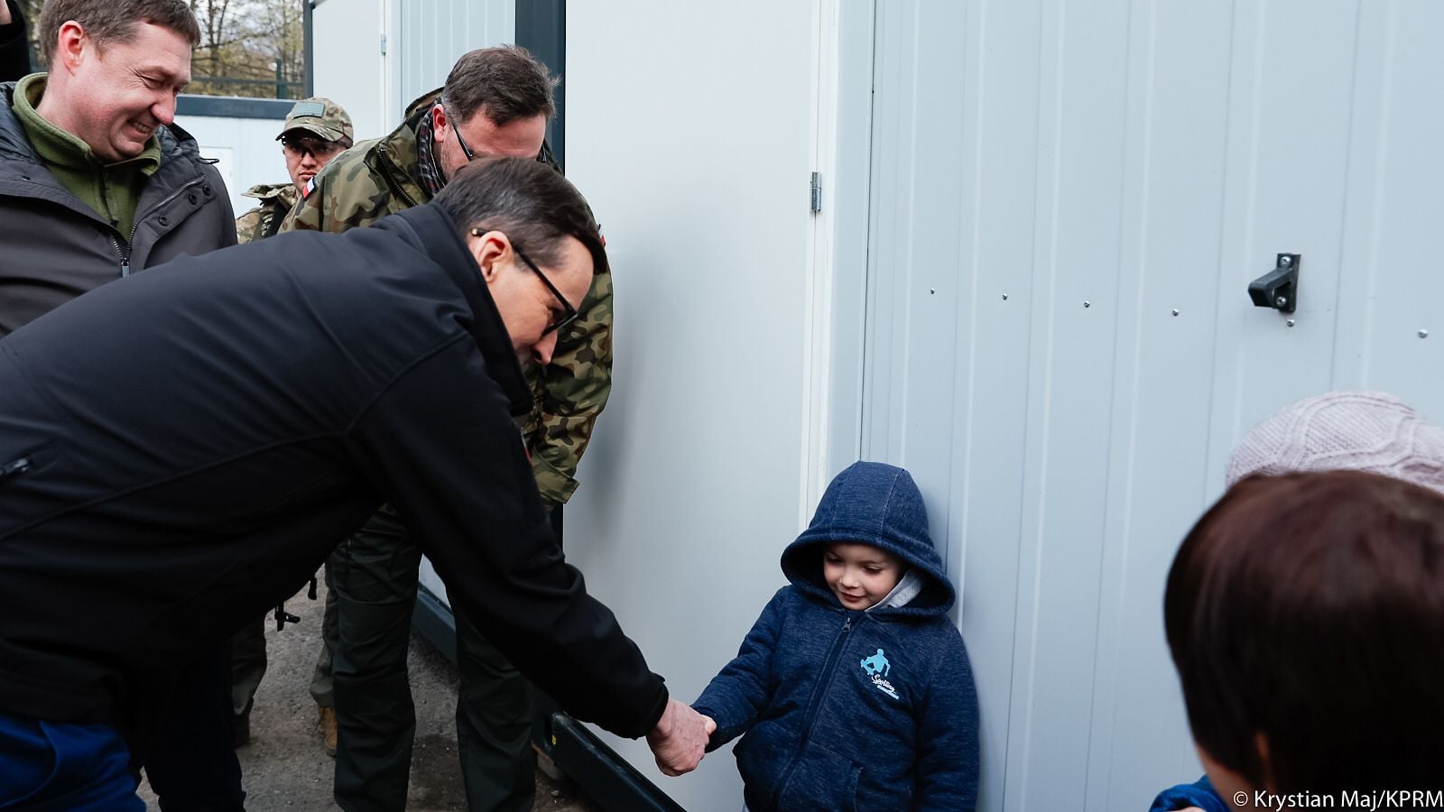 Premier Mateusz Morawiecki otworzył we Lwowie specjalne miasteczko kontenerowe dla uchodźców (zdjęcia)