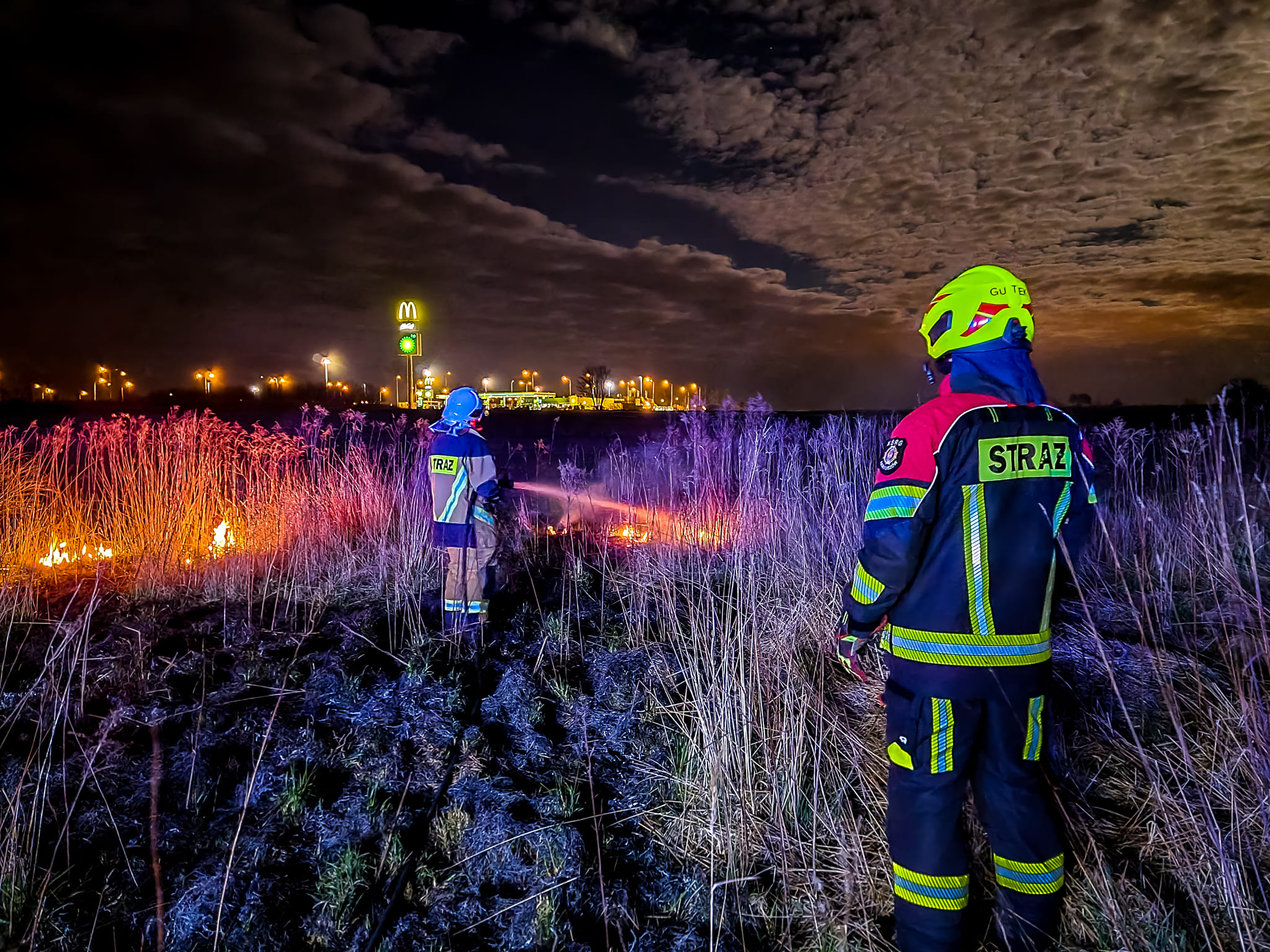 Wraca problem pożarów traw w regionie. Strażacy ponownie gasili płonące nieużytki (zdjęcia)