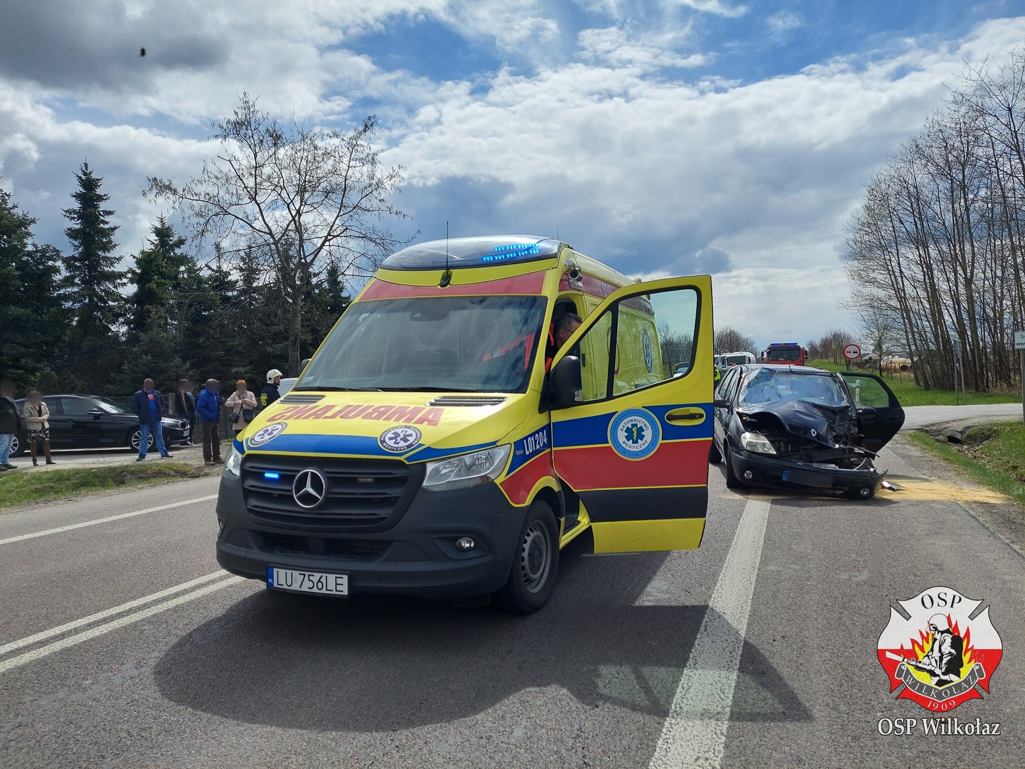 Cztery osoby poszkodowane po zderzeniu dwóch pojazdów na trasie Lublin – Kraśnik (zdjęcia)