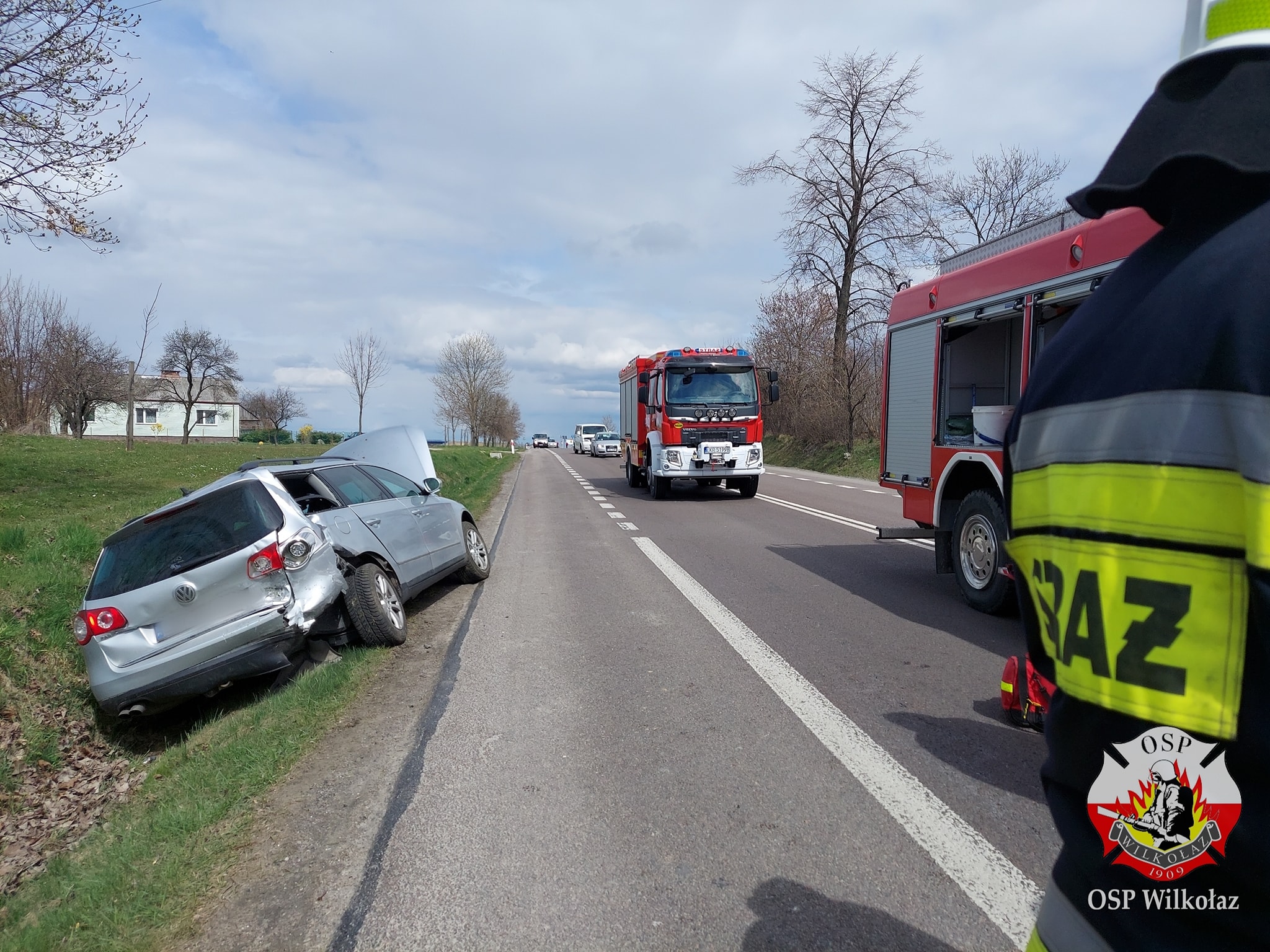 Cztery osoby poszkodowane po zderzeniu dwóch pojazdów na trasie Lublin – Kraśnik (zdjęcia)
