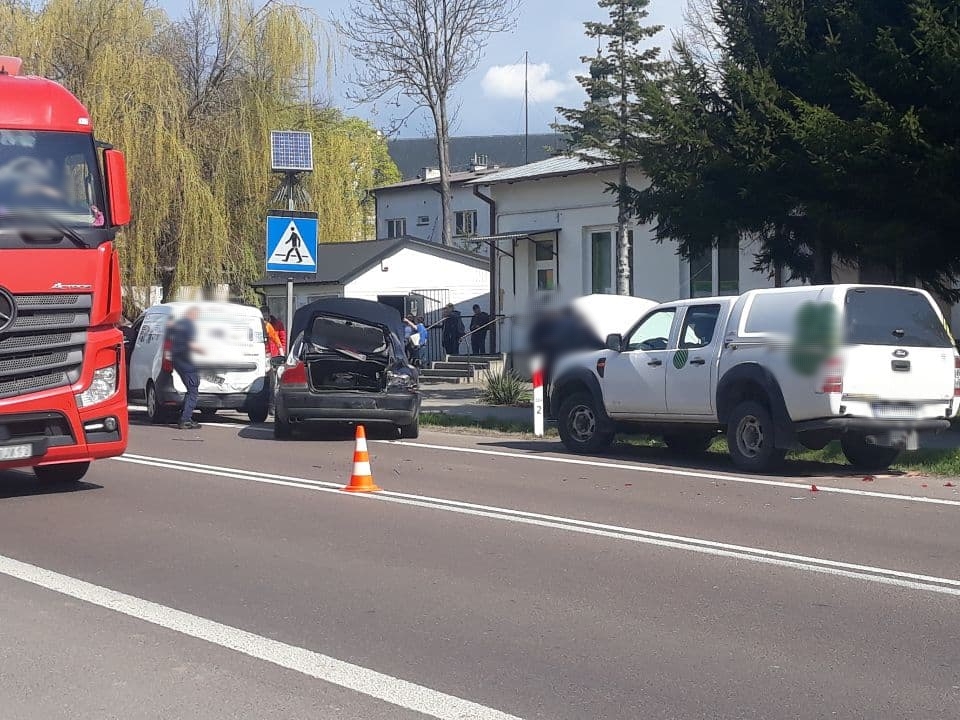 Zderzenie kilku pojazdów na trasie Lublin – Kraśnik. Wprowadzono ruch wahadłowy (zdjęcia, wideo)