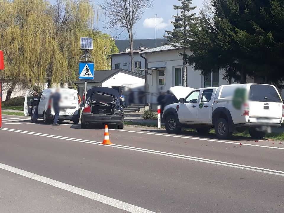 Zderzenie kilku pojazdów na trasie Lublin – Kraśnik. Wprowadzono ruch wahadłowy (zdjęcia, wideo)