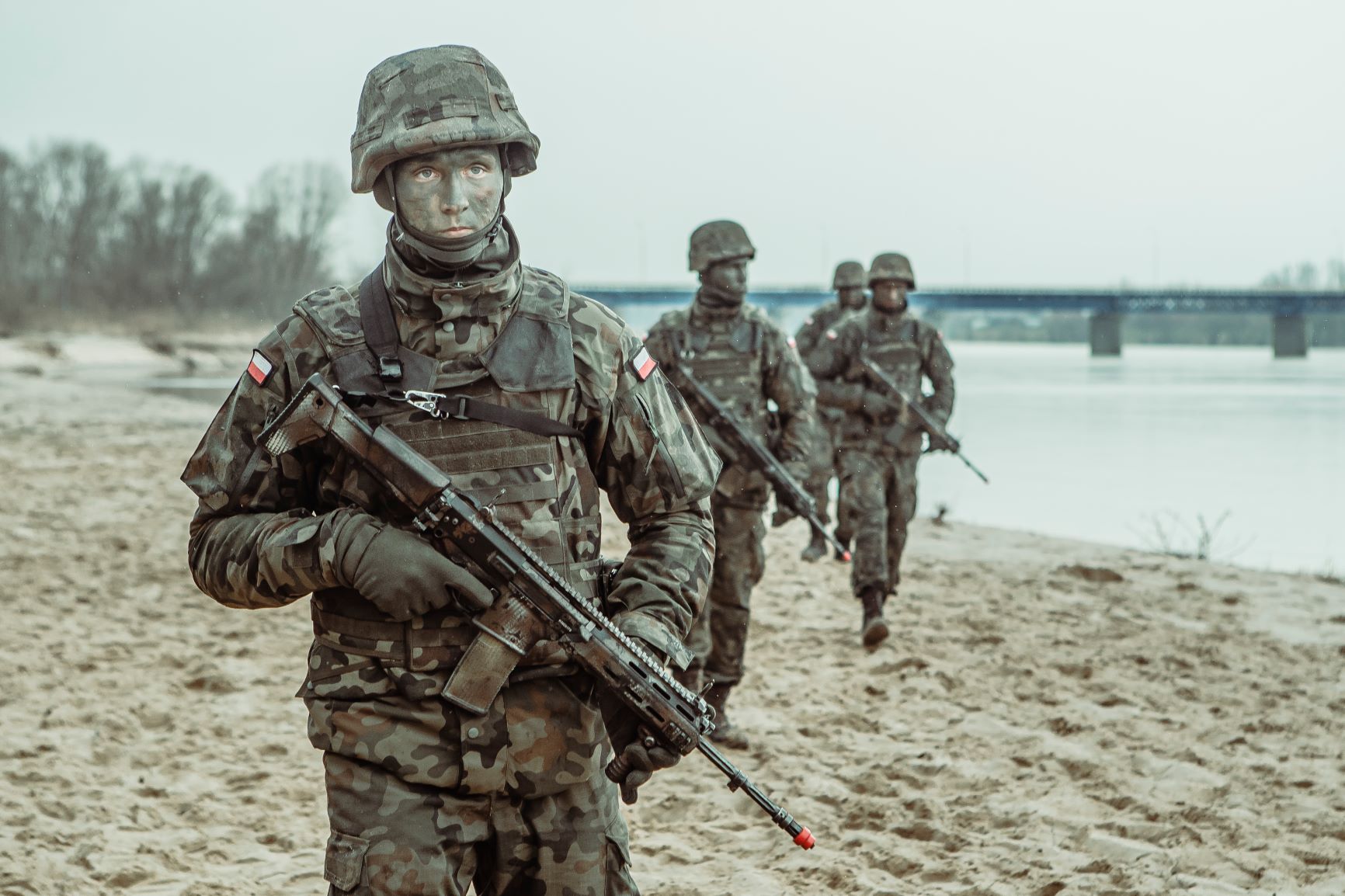 Ochotnicy przystąpili do żołnierskiego egzaminu tzw. „pętli taktycznej”. Wśród nich trojaczki z powiatu włodawskiego (zdjęcia)